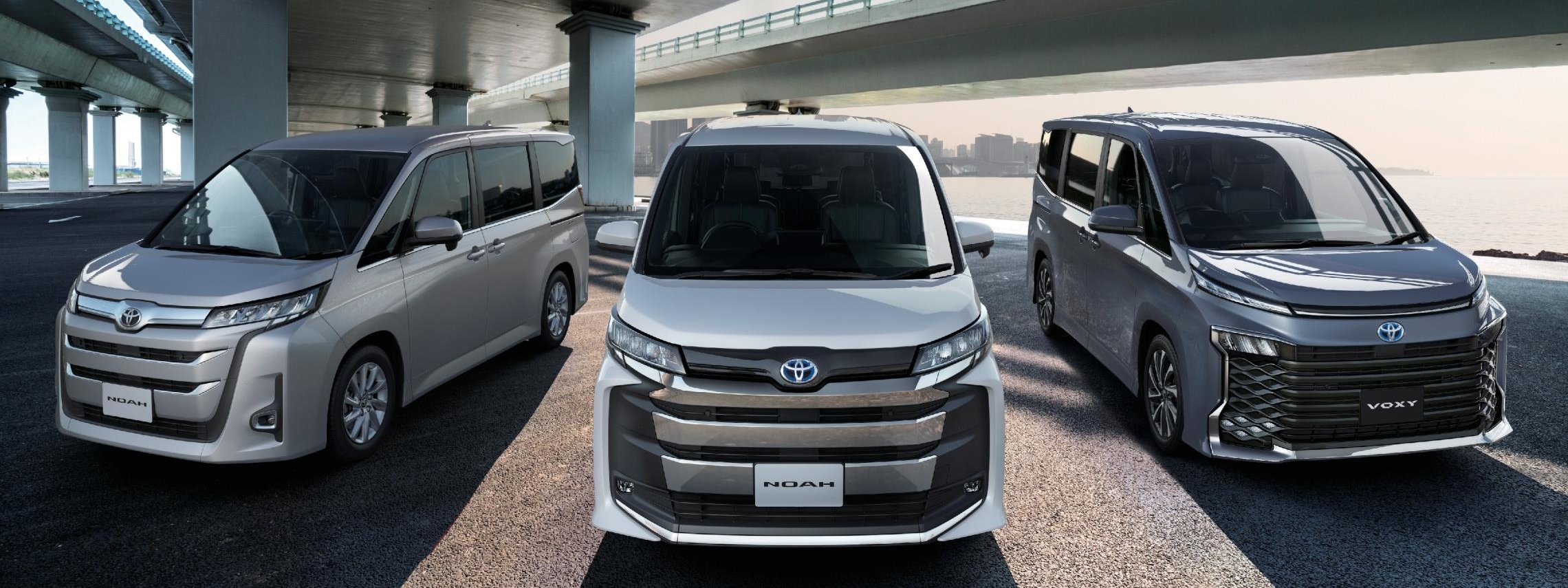 左からノア HYBRID Z