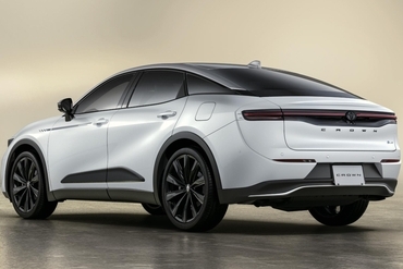 特別仕様車 CROSSOVER RS “THE 70th” (ベース車両はCROSSOVER RS)