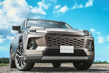 （左）：Z（ハイブリッド）